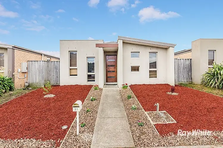 21 Pepperbush Circuit, Cranbourne VIC 3977