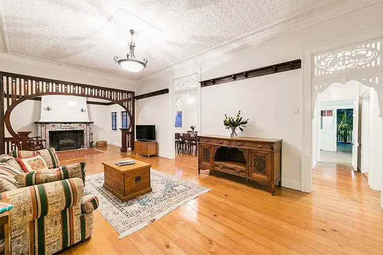 89 Cavendish Road, Coorparoo QLD 4151