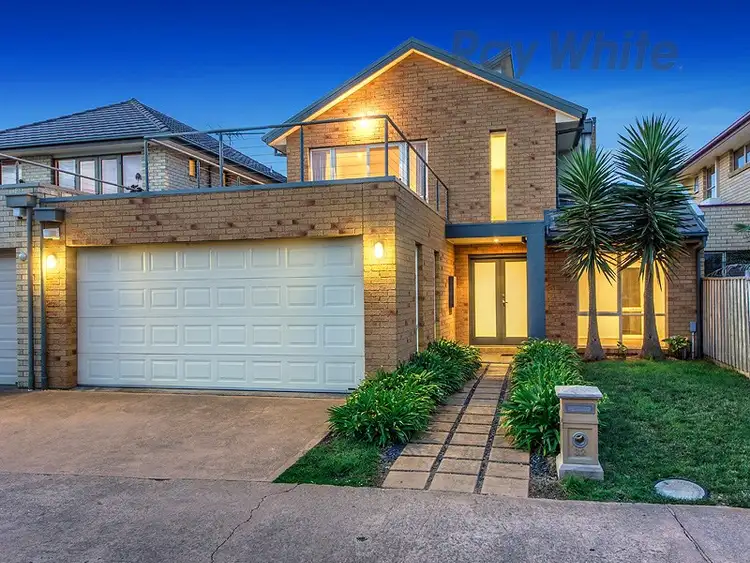 32 Grand Canal Boulevard, Sanctuary Lakes VIC 3030
