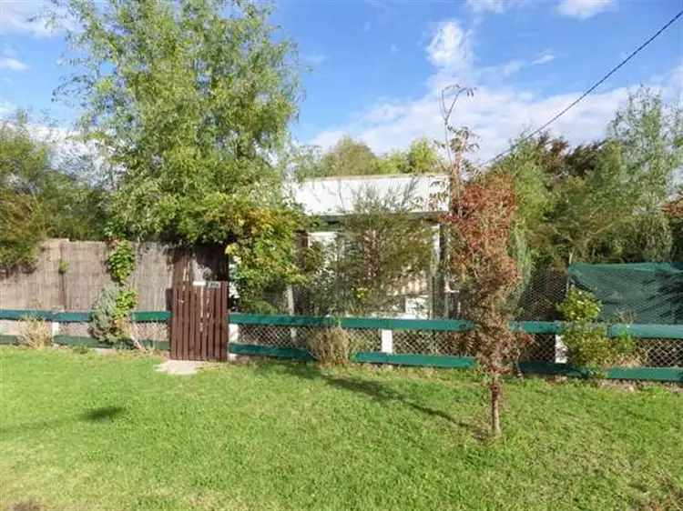 2 Edward Square, Greenethorpe NSW 2809