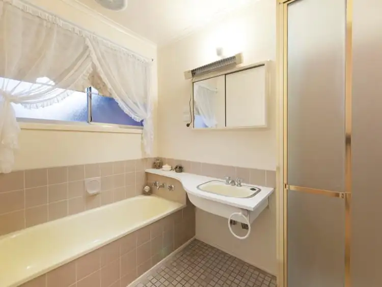 Seventh view of Homely house listing, 4 Bogong Court, Frankston VIC 3199