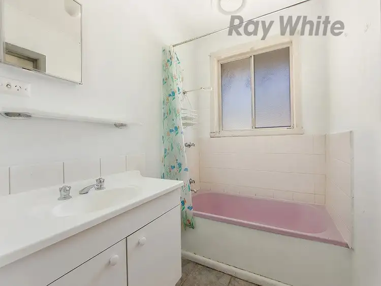 Sixth view of Homely villa listing, 5/40 East Esplanade, St Albans VIC 3021