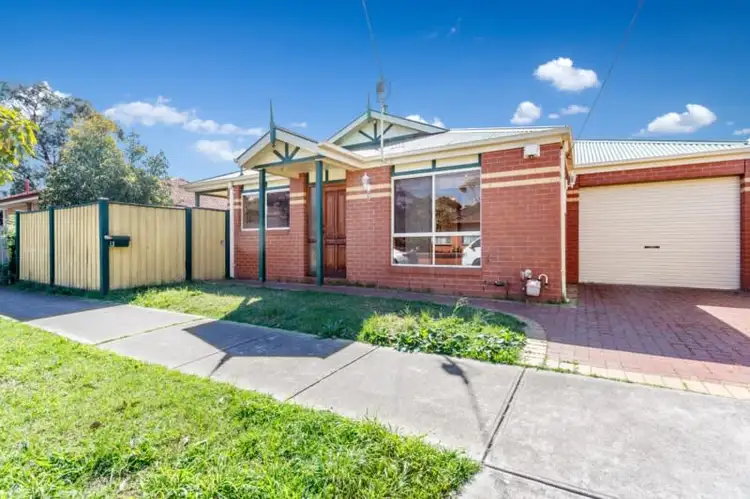 8 West Street, Ardeer VIC 3022