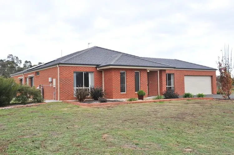 11 Bettys Avenue, Junortoun VIC 3551