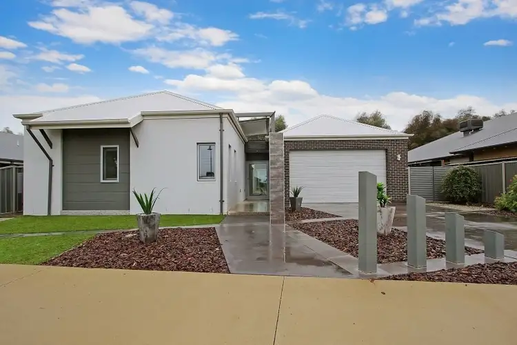 Sixth view of Homely house listing, 8 Robinson Way, Yarrawonga VIC 3730