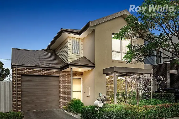 12 Dresden Drive, Waterways VIC 3195