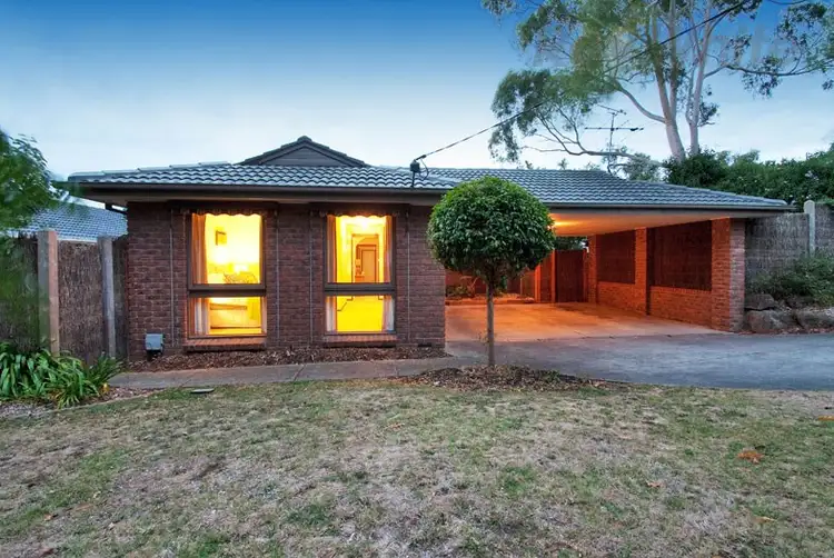 8 LEMONGROVE Crescent, Croydon Hills VIC 3136
