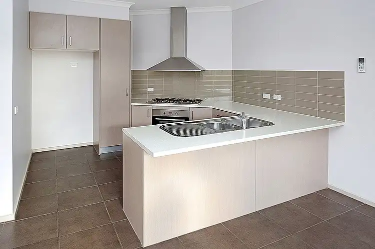 Second view of Homely townhouse listing, 2/7 Huskisson Avenue, Lalor VIC 3075