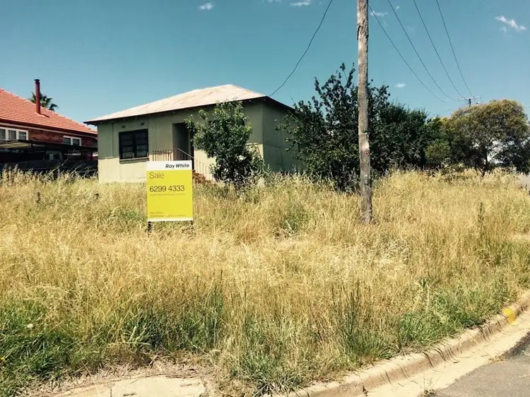 33 Mowatt Street, Queanbeyan NSW 2620