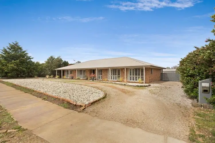 9 Jinker Way, Romsey VIC 3434