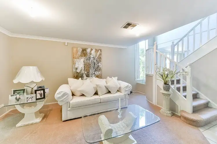 7 William Campbell Avenue