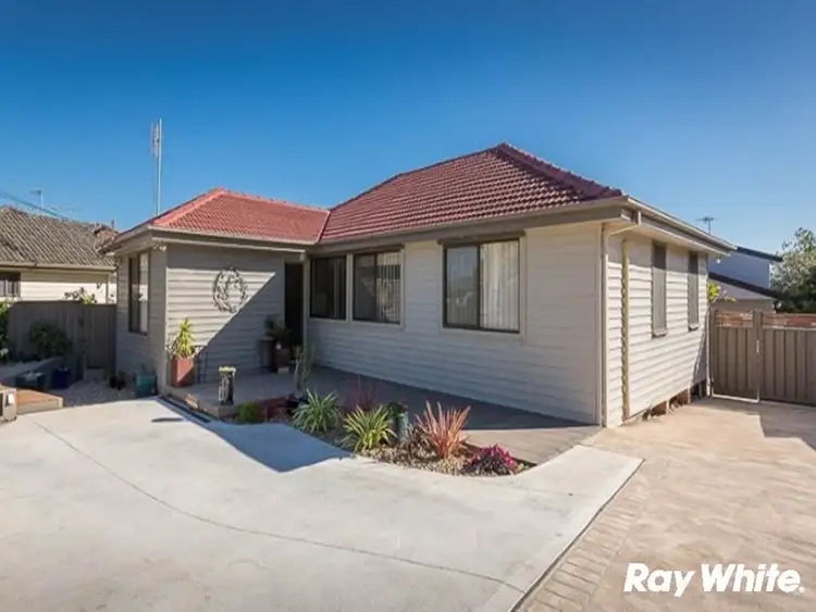 1 Beaton Street, Lake Illawarra NSW 2528