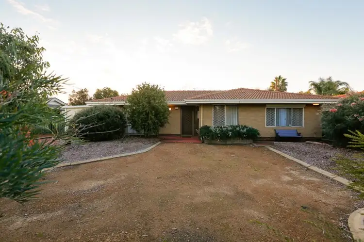 11 Linden Way, Forrestfield WA 6058