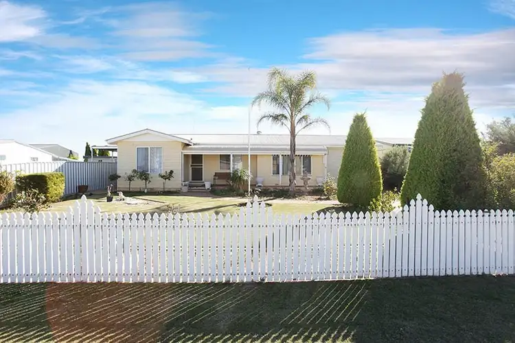 11 Allen Road, Tiddy Widdy Beach SA 5571