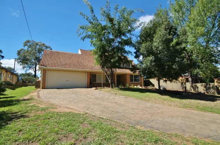 3 Fontenoy Street, Young NSW 2594