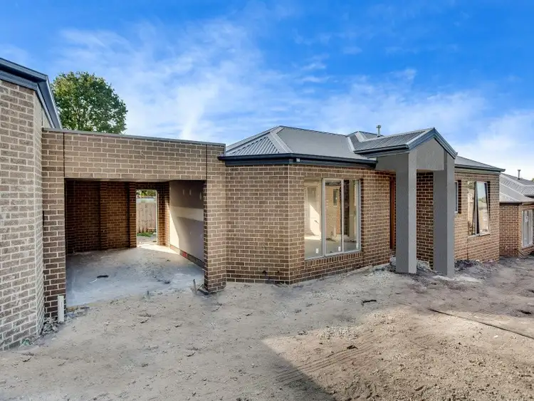 Main view of Homely unit listing, 2/11 Kenilworth Avenue, Frankston VIC 3199