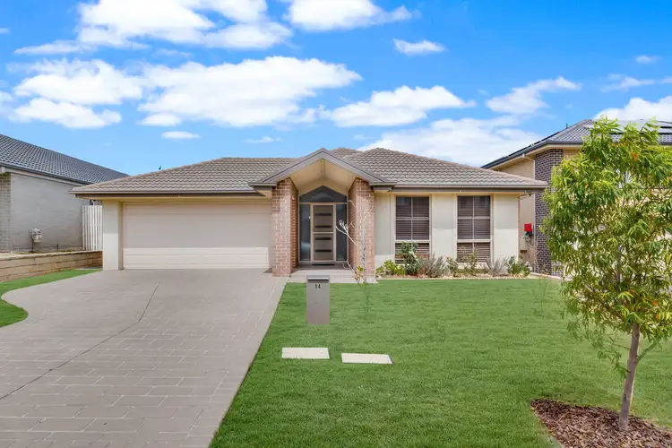 14 Sovereign Circuit, Glenfield NSW 2167