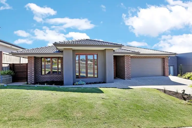 8 Avondale Avenue, Highton VIC 3216