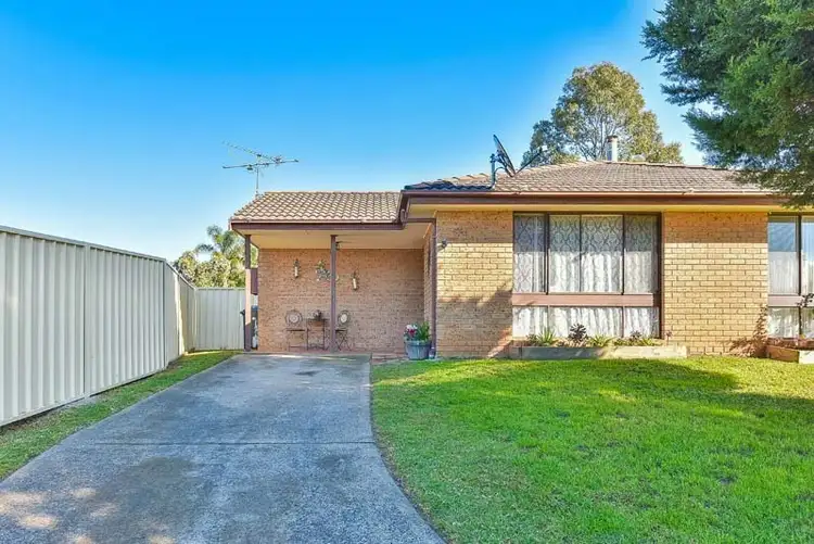 1/3 Fabian Place, Rosemeadow NSW 2560