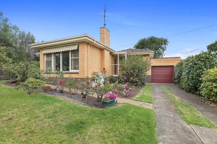 4 Montgomery Avenue, Hamlyn Heights VIC 3215