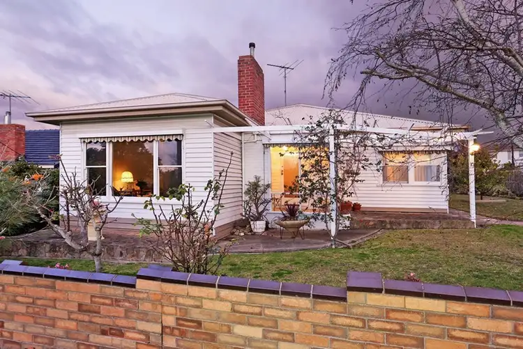 16 Wyuna Parade, Belmont VIC 3216