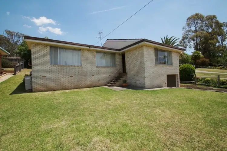 8 Curtis Street, Armidale NSW 2350