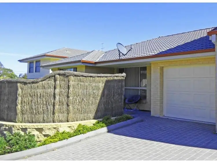 Villa 2/10-12 Anzac Avenue, Wyong NSW 2259