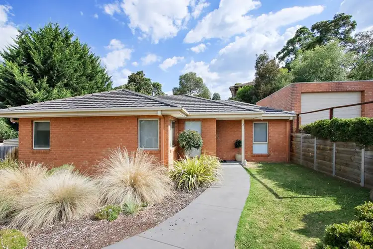 2/11 Peden Street, Chirnside Park VIC 3116