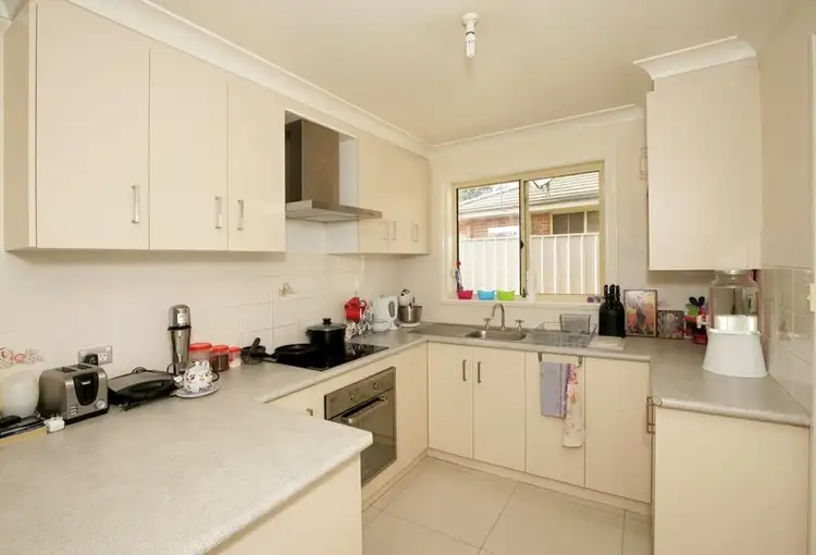 Third view of Homely unit listing, 2/2 Honeysuckle Place, Lake Albert NSW 2650