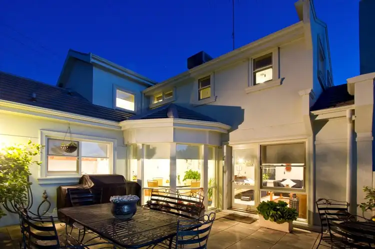 2/32 Queens Park Road, Newtown VIC 3220
