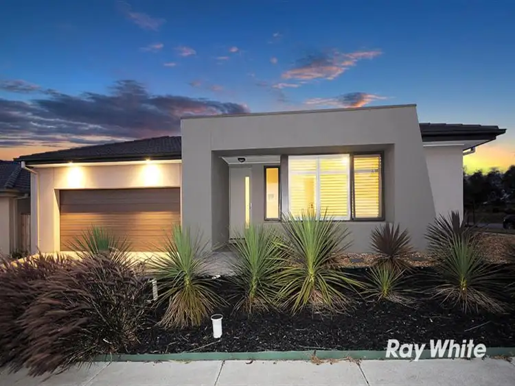 2 Maintop Ridge, Cranbourne South VIC 3977