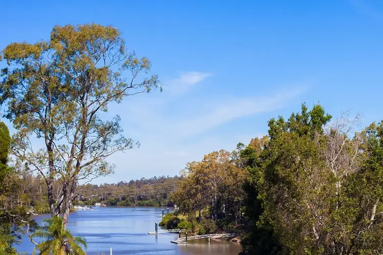 10 Long Street West, Graceville QLD 4075