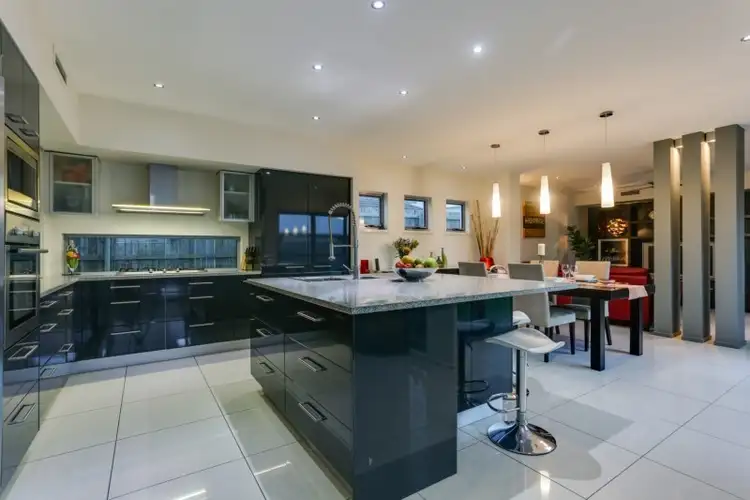 63 Sinnamon Road, Sinnamon Park QLD 4073