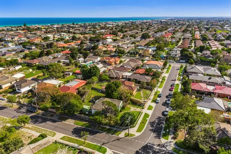 4 Genoa Avenue, Bonbeach VIC 3196