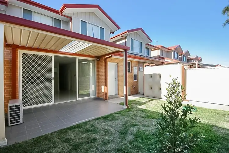 16/221A Waterworth Drive, Mount Annan NSW 2567