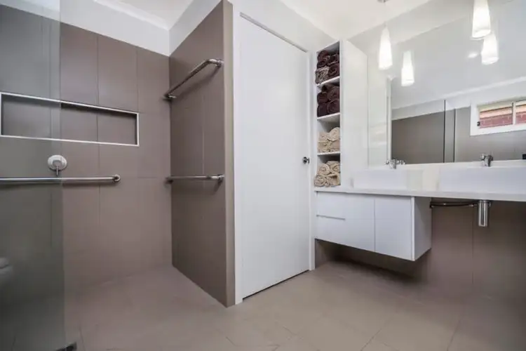 Sixth view of Homely house listing, 8 Collina Court, Warrnambool VIC 3280