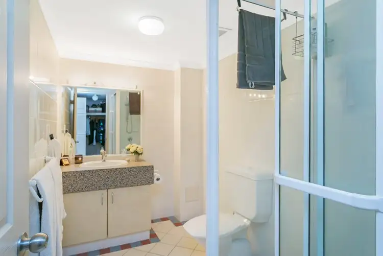 Sixth view of Homely unit listing, 19/3 Bronberg Court, Southport QLD 4215