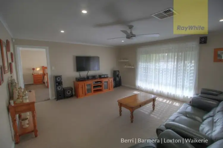 Second view of Homely house listing, 3 Eringa Avenue, Loxton SA 5333