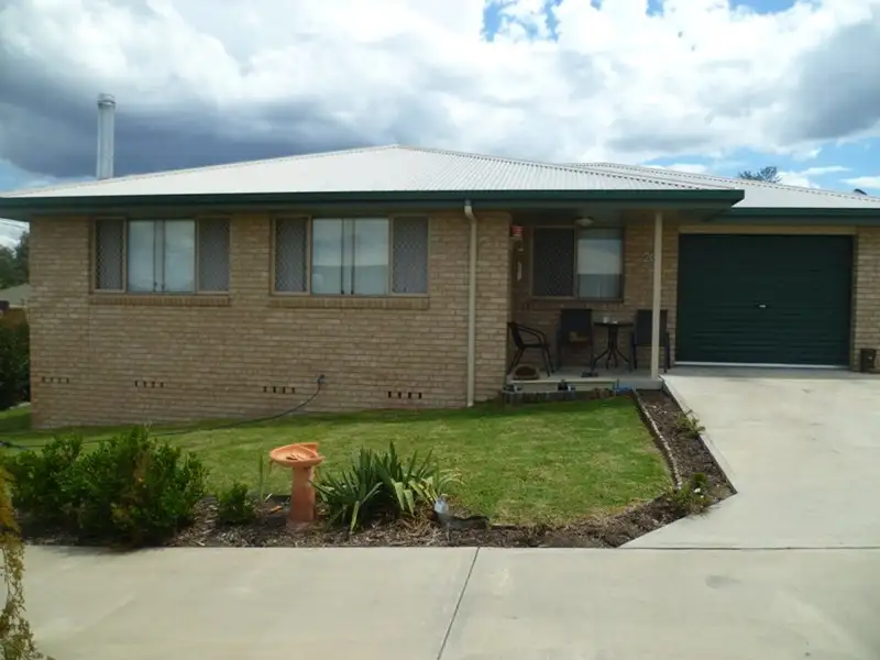 Main view of Homely unit listing, 20A Brownleigh Vale Drive, Inverell NSW 2360