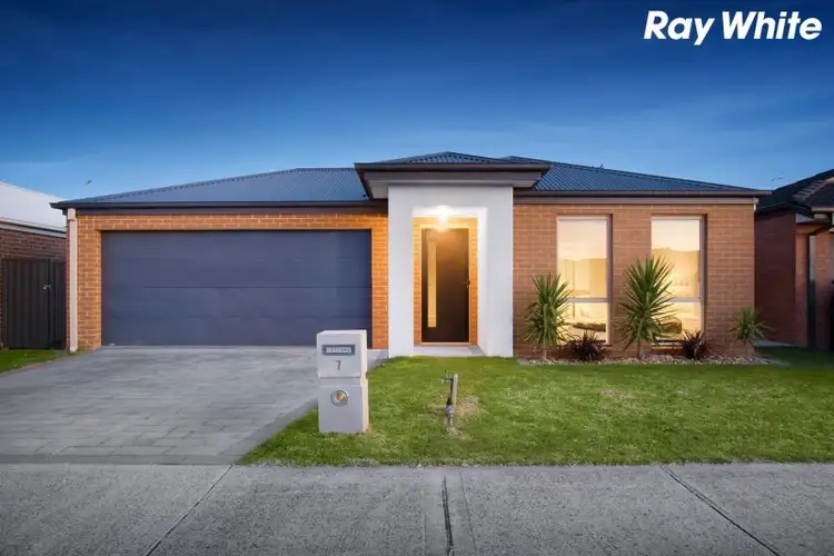 7 Orchard Valley Avenue, Pakenham VIC 3810