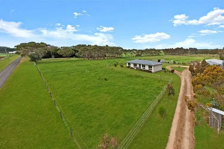 12 Scotts Road, Crossley VIC 3283