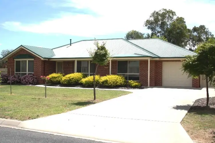 4 Hall Court, Howlong NSW 2643