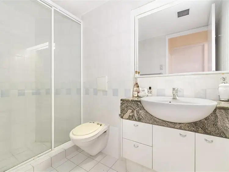 Seventh view of Homely unit listing, 4/10-16 Bright Street, Kangaroo Point QLD 4169