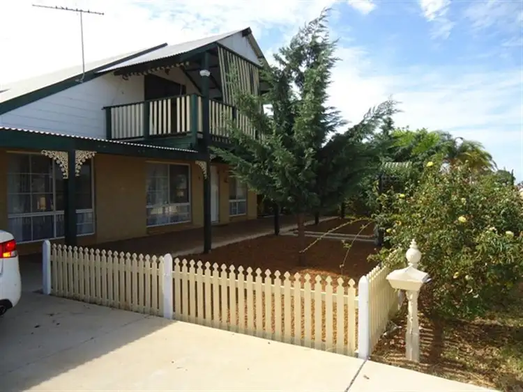 18 Half Moon Drive, Waggrakine WA 6530
