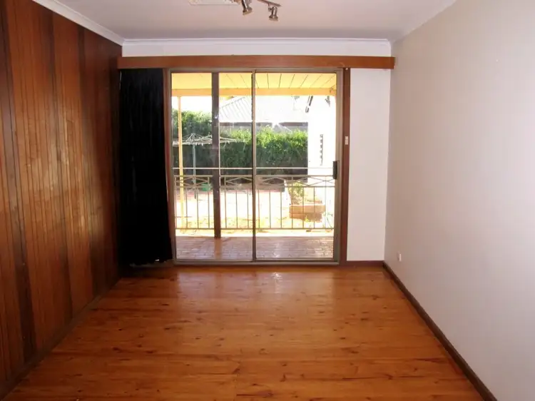 Second view of Homely house listing, 5 Links Crescent, Barmera SA 5345