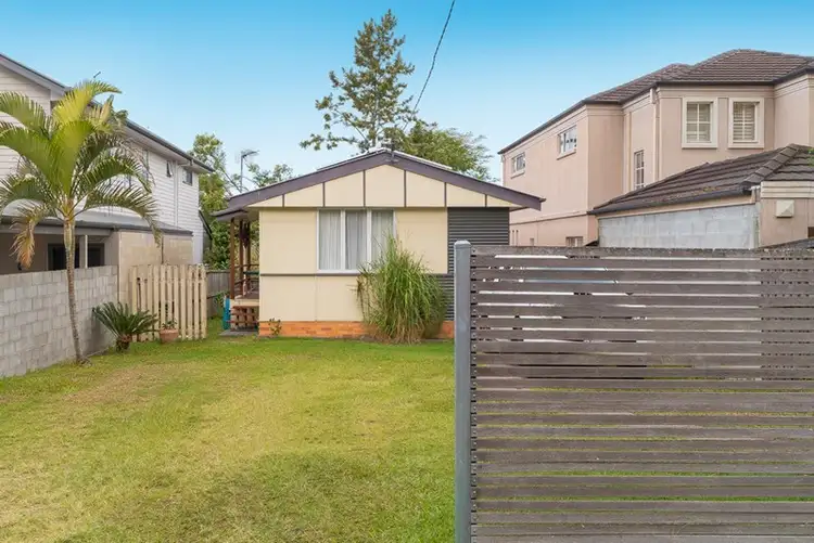 82 King Arthur Terrace, Tennyson QLD 4105