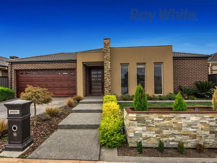 16 Pearce Circuit, Point Cook VIC 3030