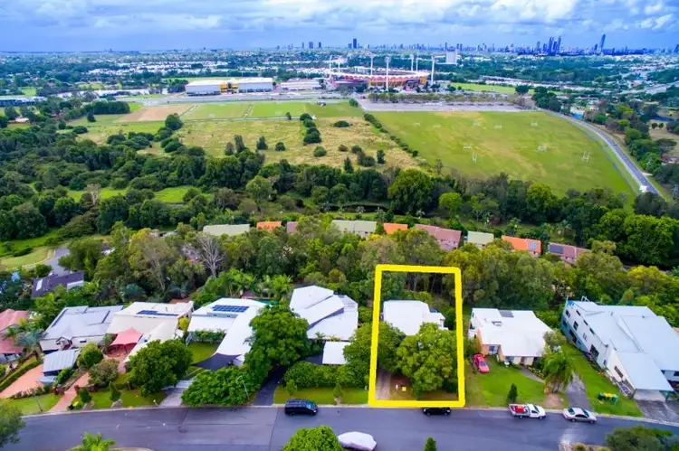 32 Amethyst Court, Carrara QLD 4211