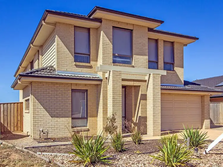 77 Beachview Parade, Sanctuary Lakes VIC 3030
