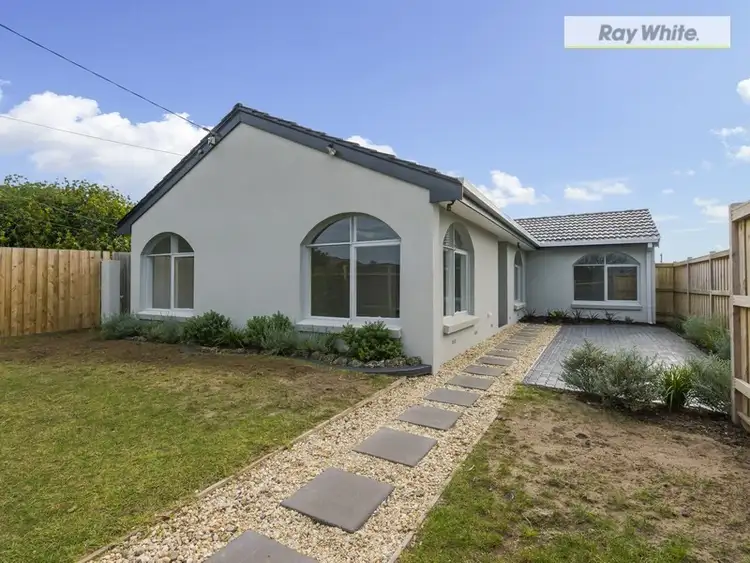 24 Moorfield Avenue, Rosebud VIC 3939